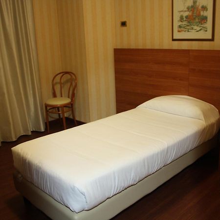 Hotel 2C Legnano Buitenkant foto
