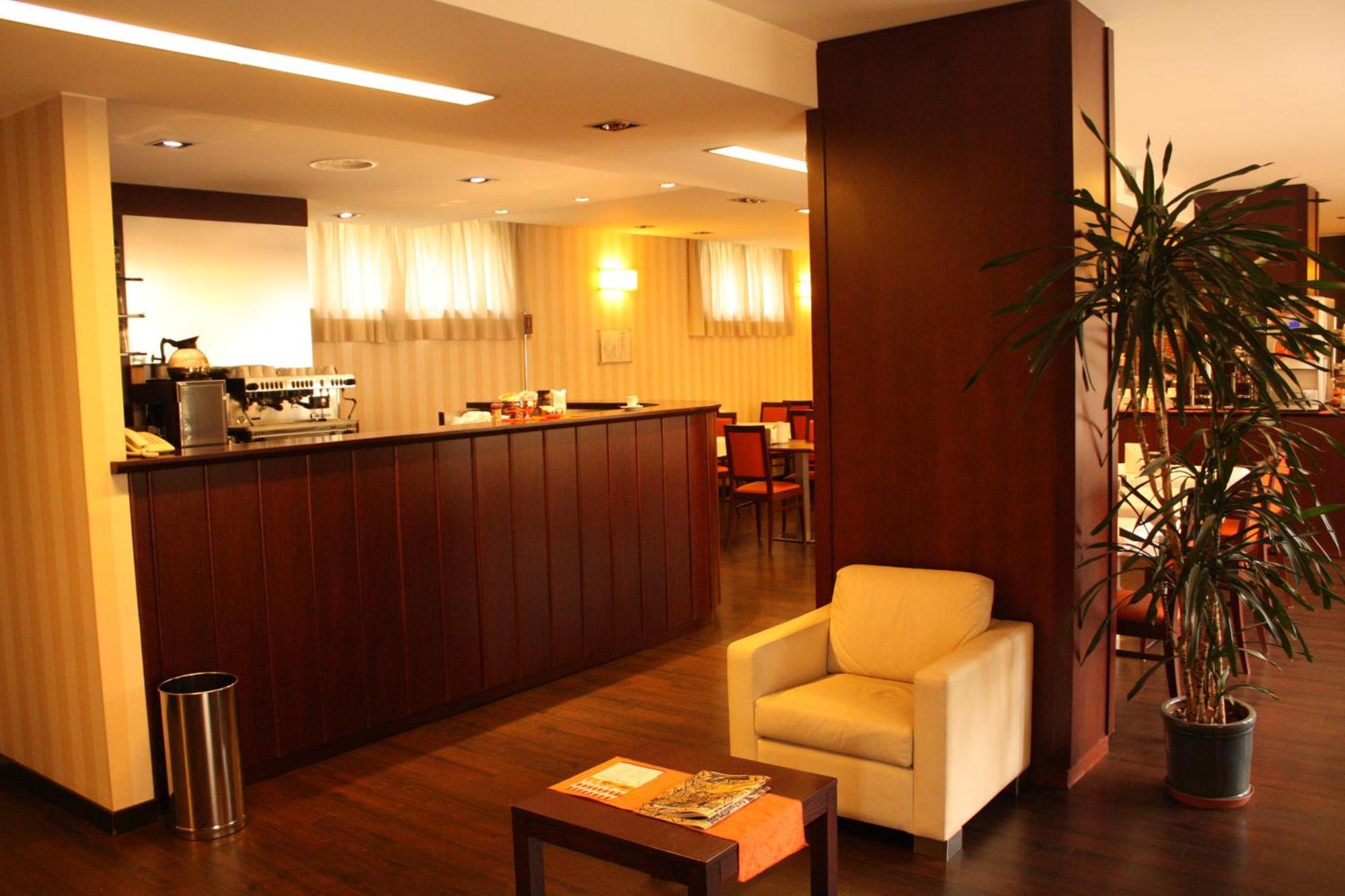 Hotel 2C Legnano Buitenkant foto