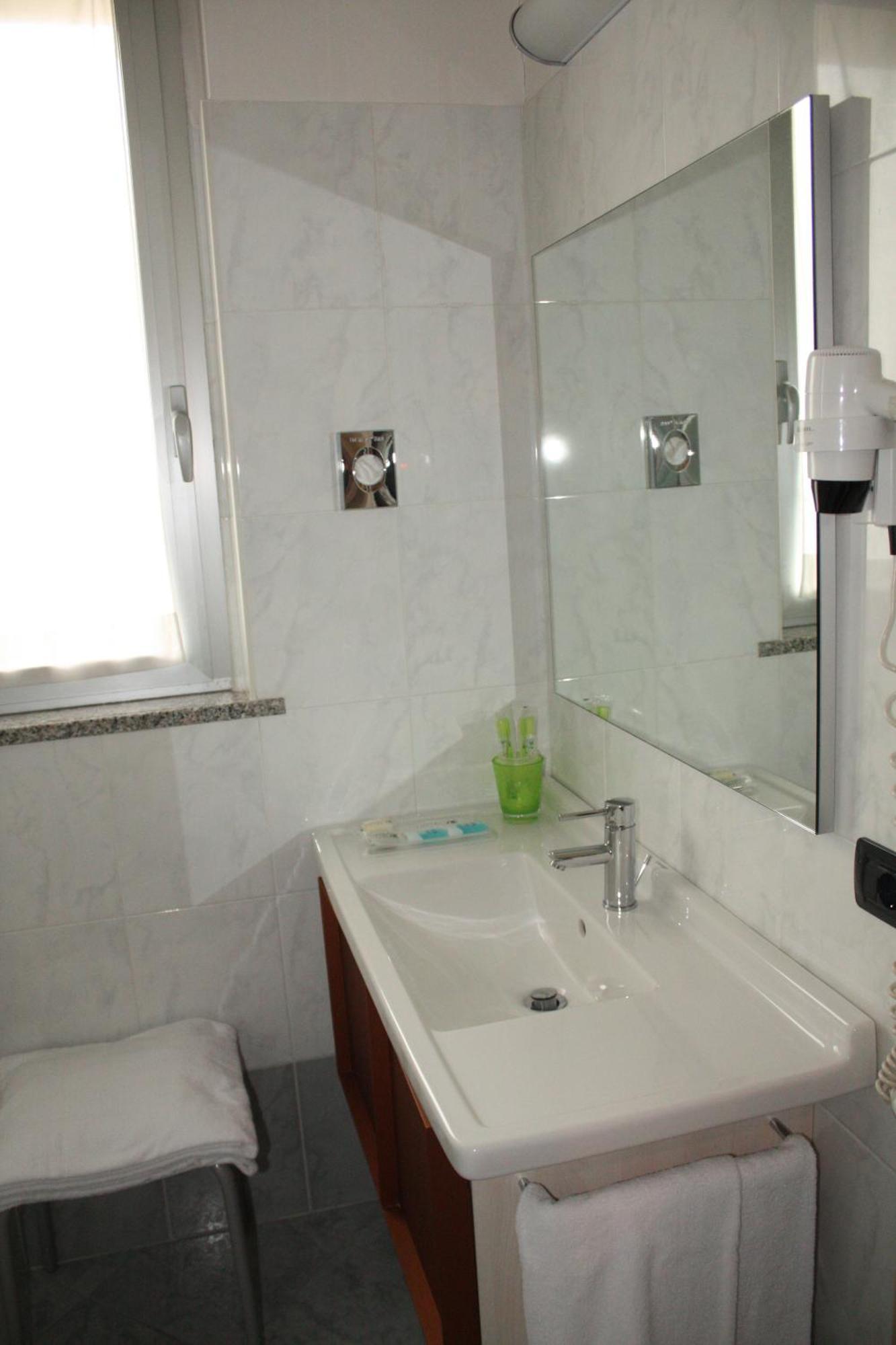 Hotel 2C Legnano Buitenkant foto