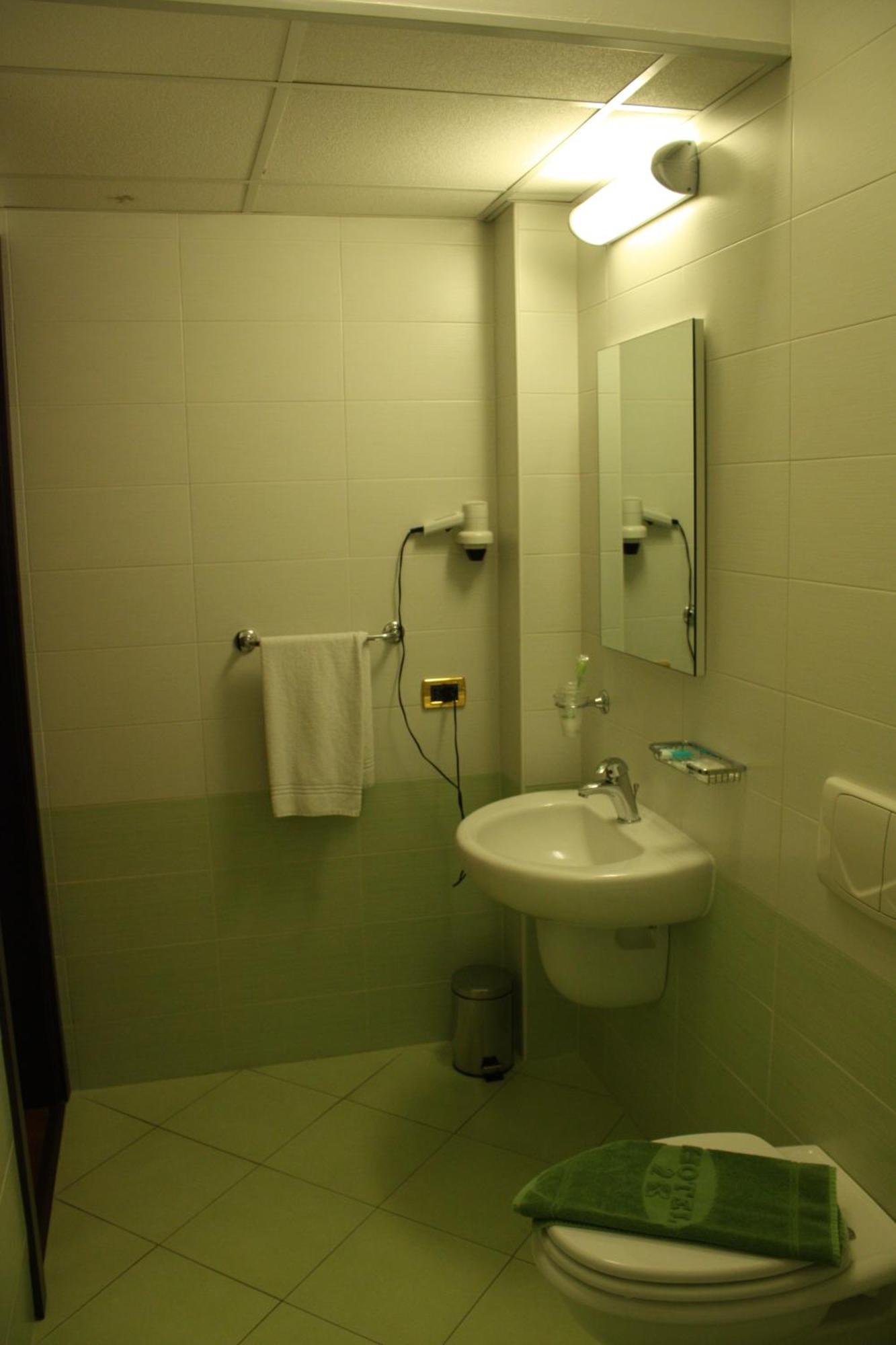 Hotel 2C Legnano Buitenkant foto