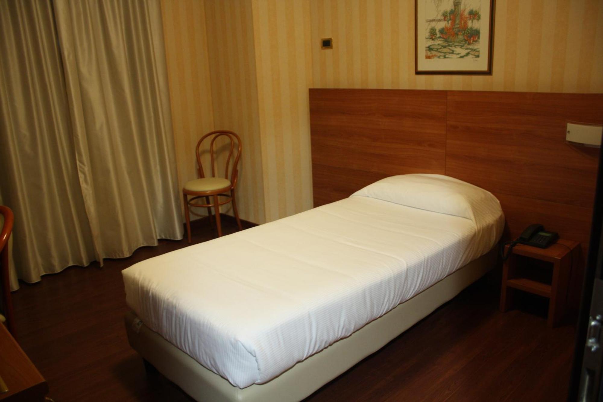 Hotel 2C Legnano Buitenkant foto