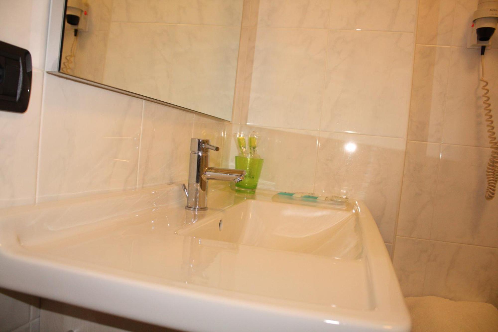 Hotel 2C Legnano Buitenkant foto