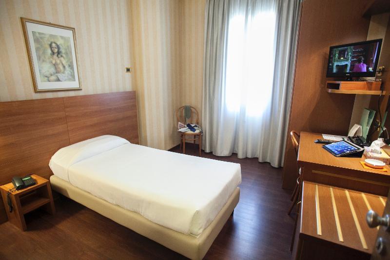 Hotel 2C Legnano Buitenkant foto