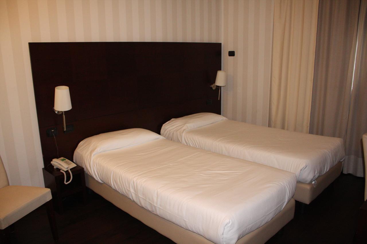 Hotel 2C Legnano Buitenkant foto