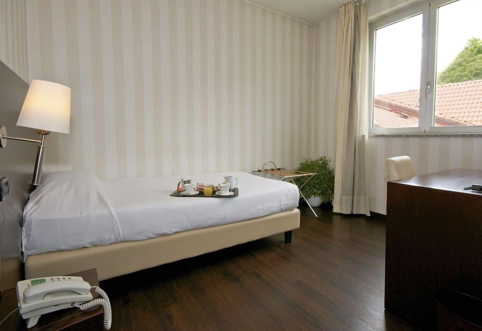 Hotel 2C Legnano Buitenkant foto