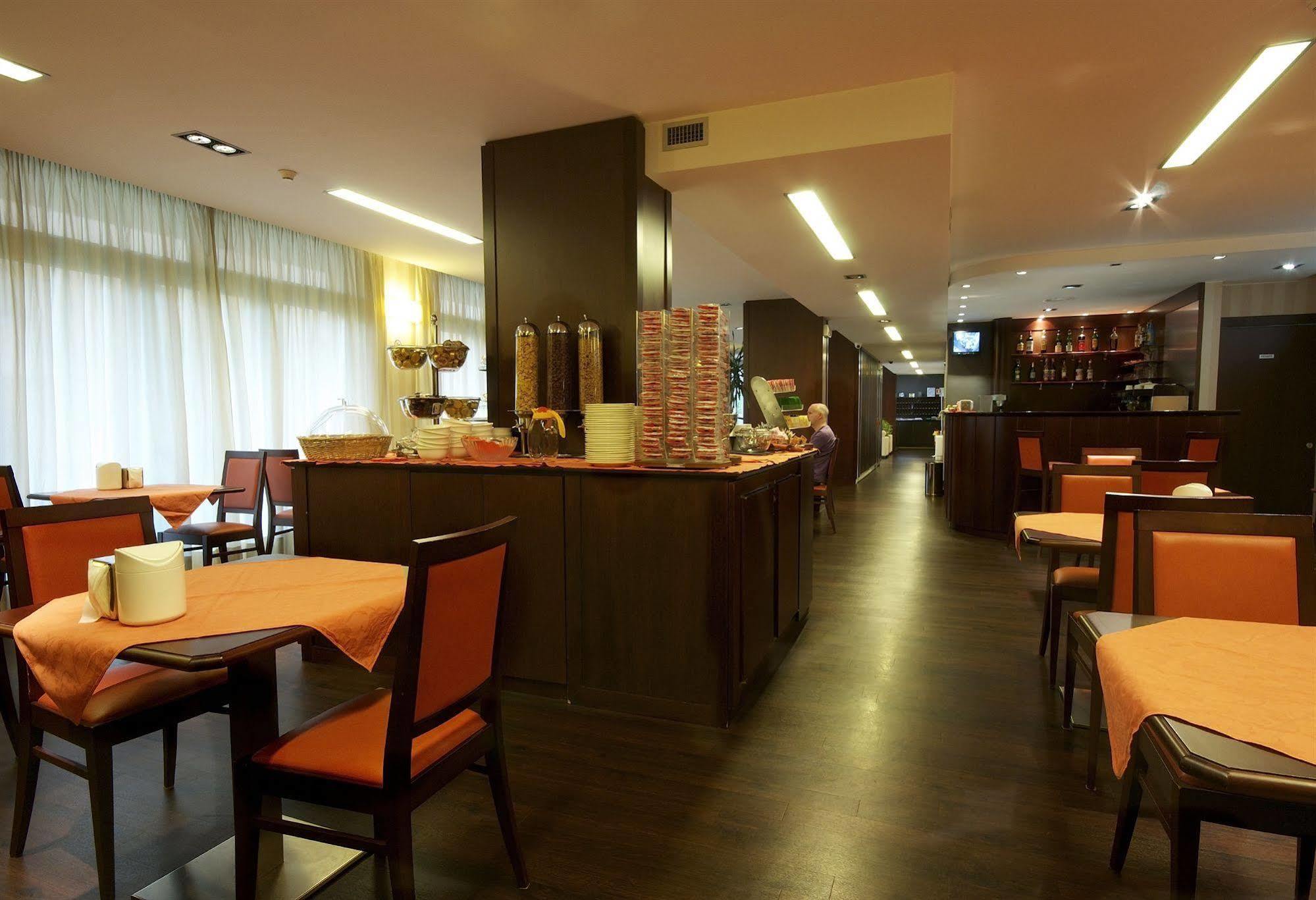 Hotel 2C Legnano Buitenkant foto