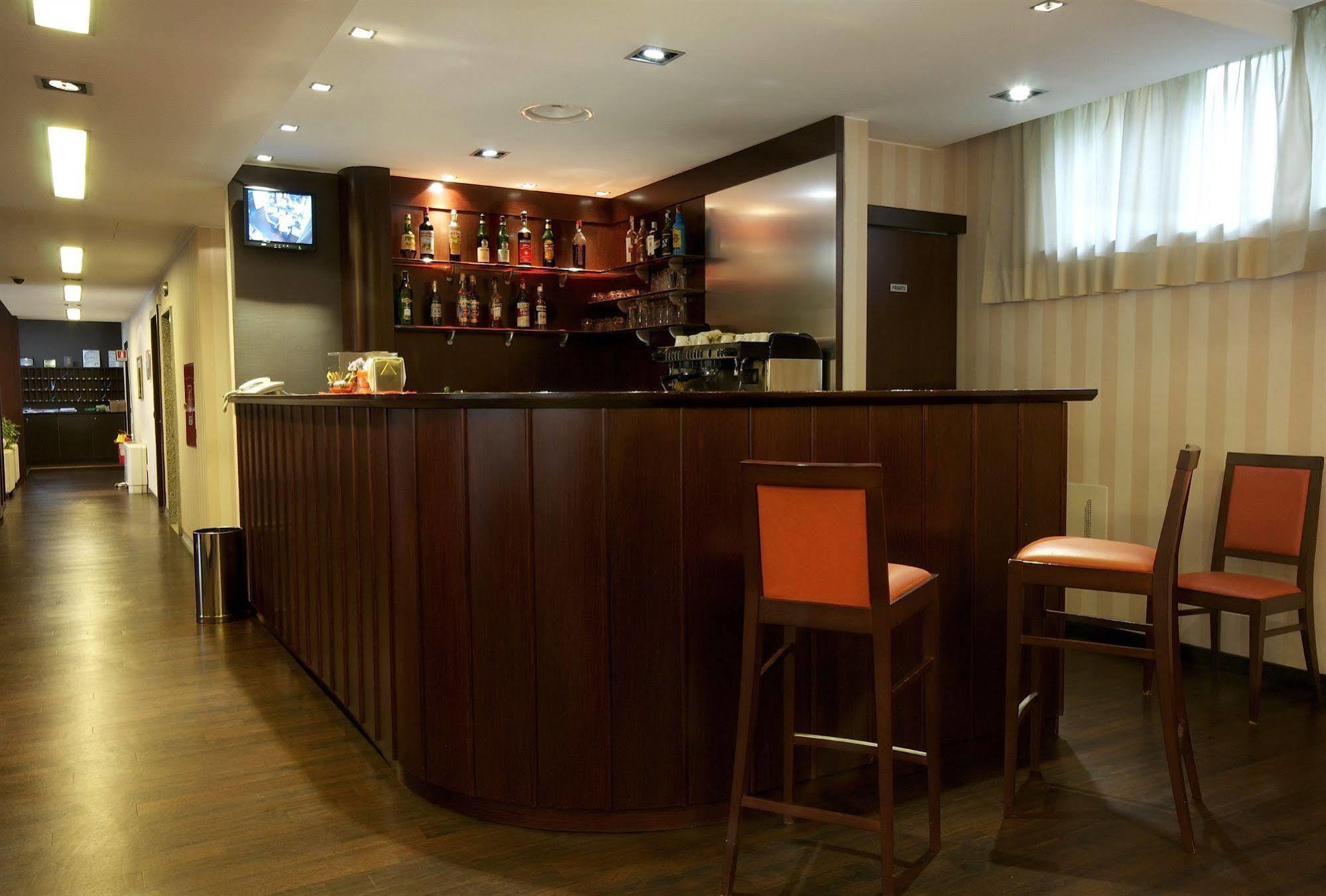Hotel 2C Legnano Buitenkant foto