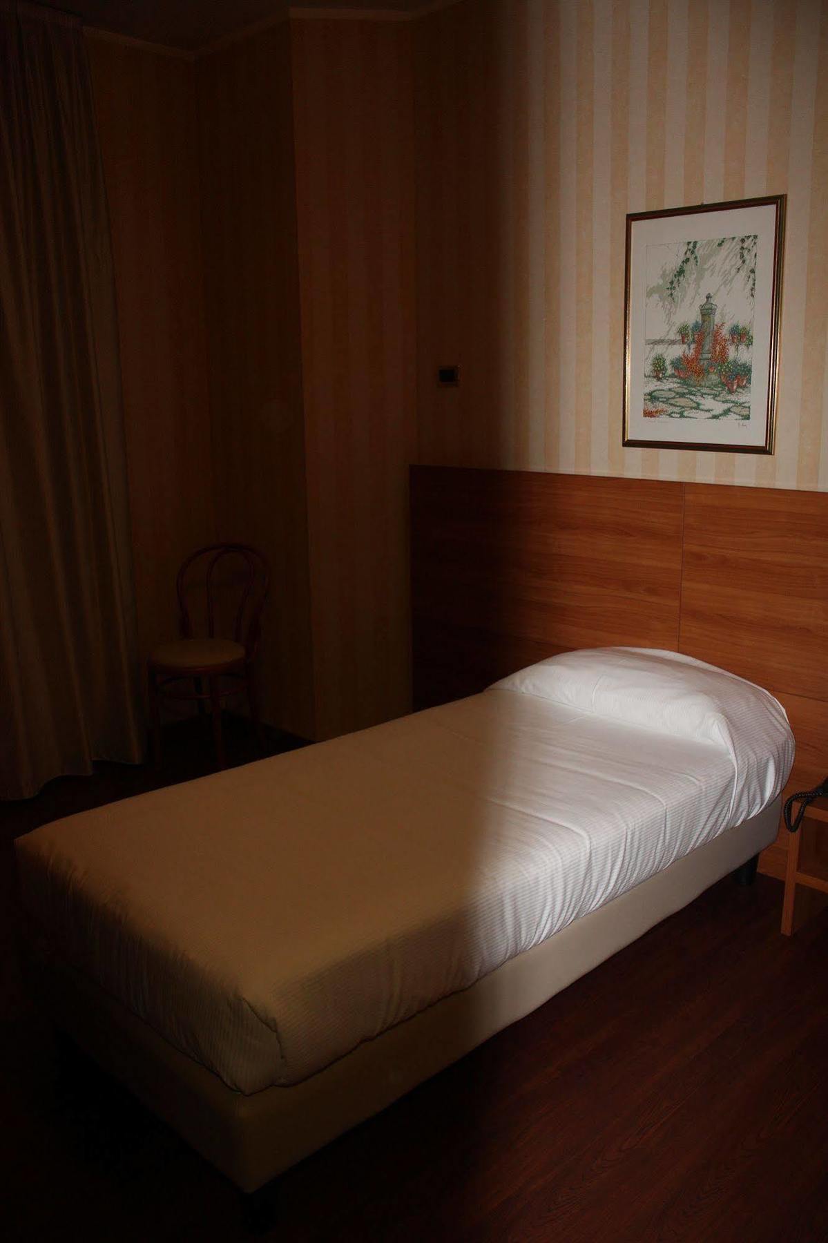 Hotel 2C Legnano Buitenkant foto