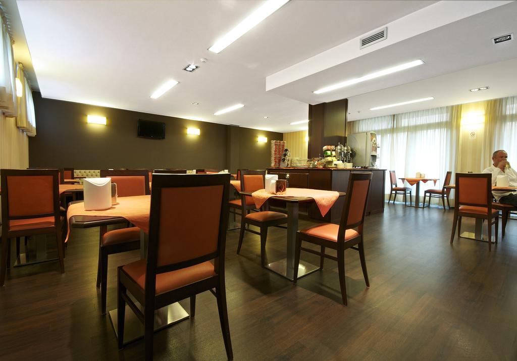 Hotel 2C Legnano Buitenkant foto