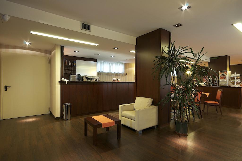 Hotel 2C Legnano Buitenkant foto