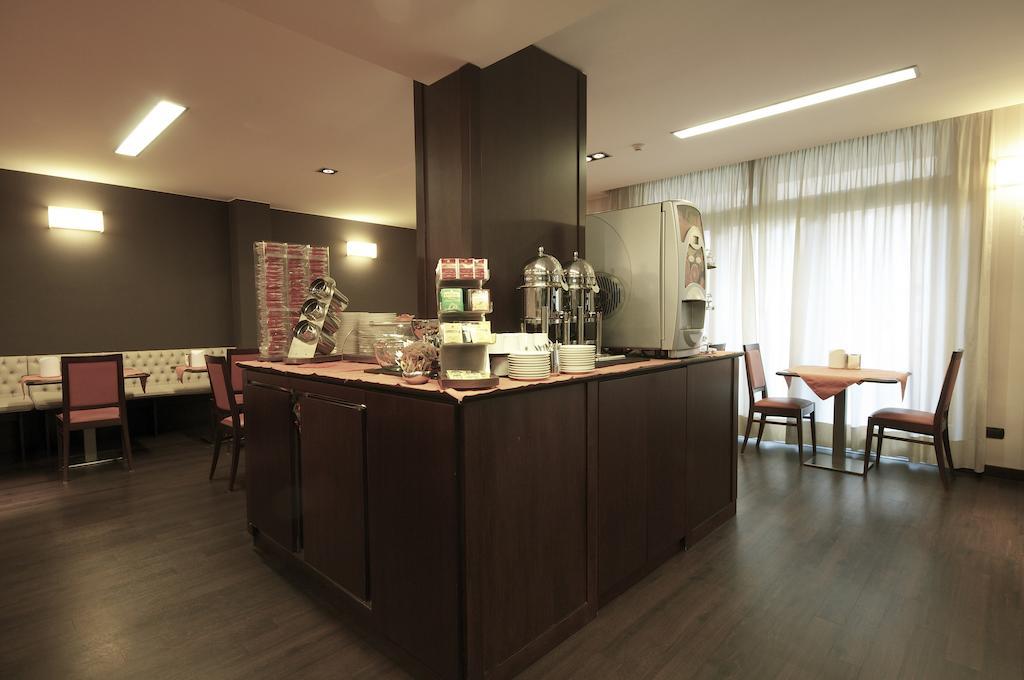 Hotel 2C Legnano Buitenkant foto