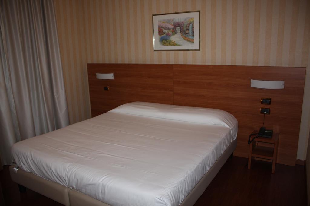 Hotel 2C Legnano Buitenkant foto